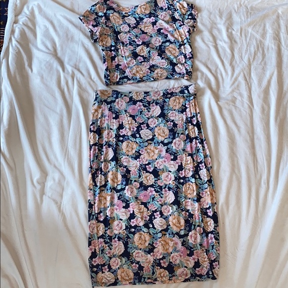 Floral two piece set - Picture 6 of 7